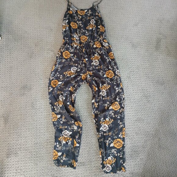 Jumpsuit - Picture 5 of 6